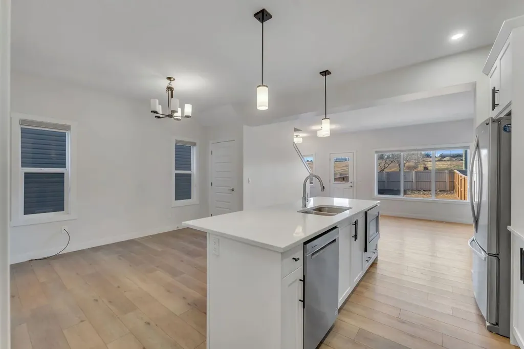1489 Bayview Point SW Airdrie AB T4B 5K1