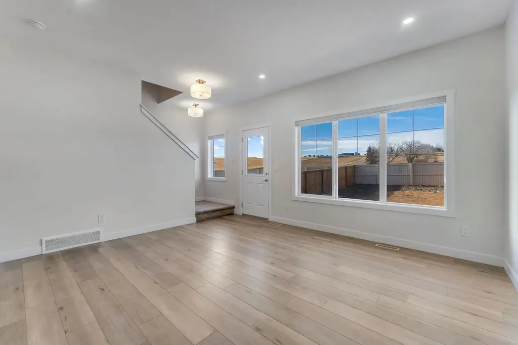 1489 Bayview Point SW Airdrie AB T4B 5K1