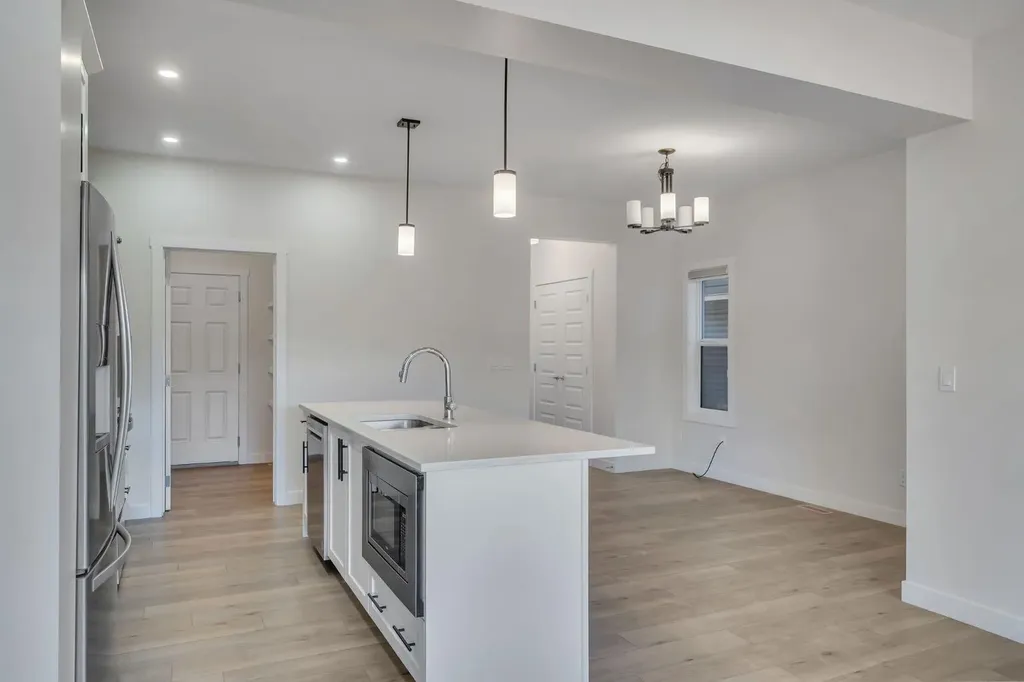 1489 Bayview Point SW Airdrie AB T4B 5K1