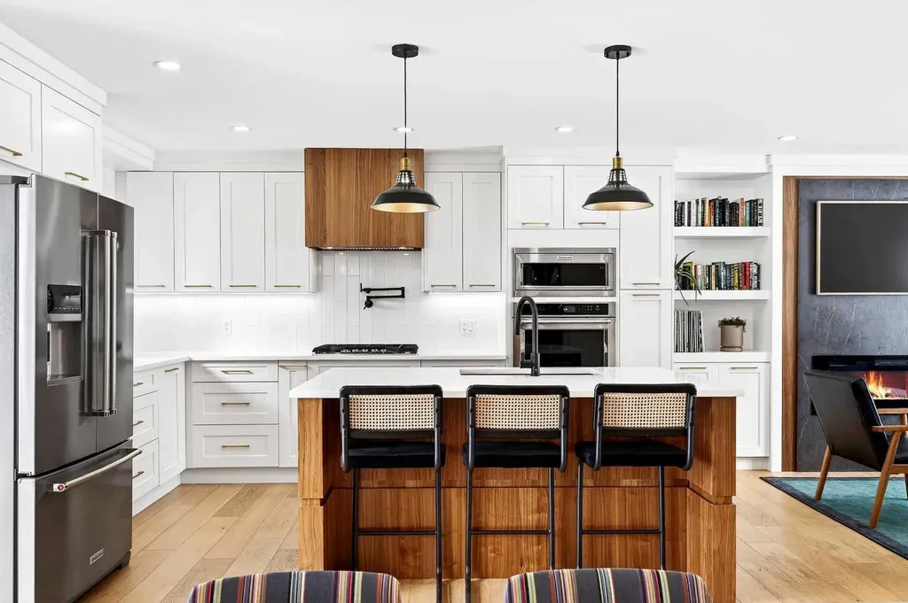 6323 Crowchild Trail SW Calgary AB T3E 5R6