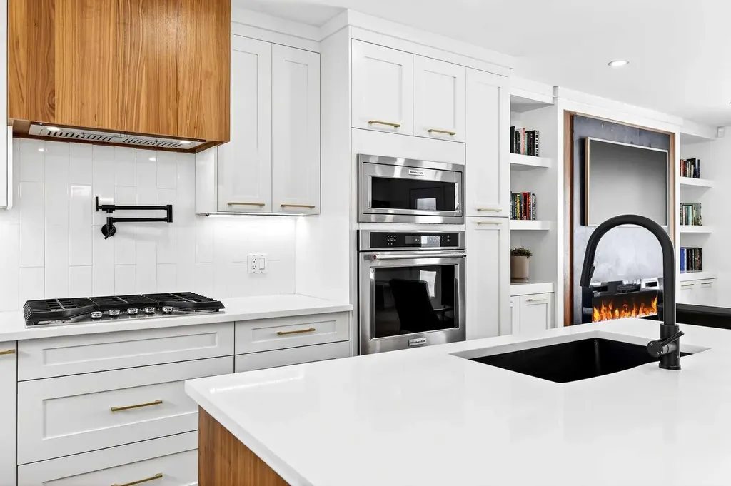 6323 Crowchild Trail SW Calgary AB T3E 5R6