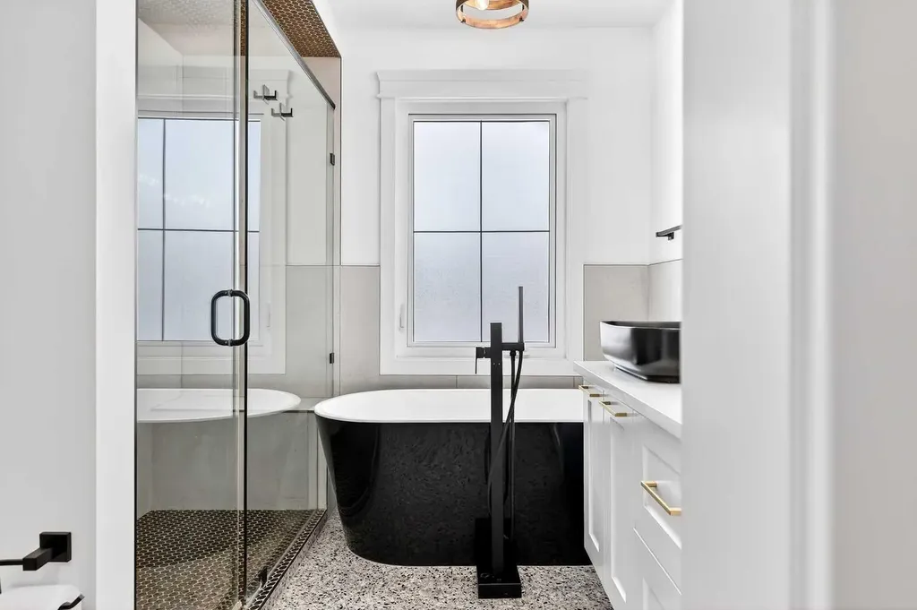 6323 Crowchild Trail SW Calgary AB T3E 5R6