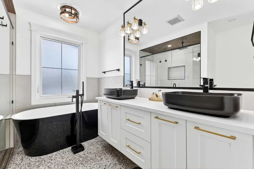 6323 Crowchild Trail SW Calgary AB T3E 5R6