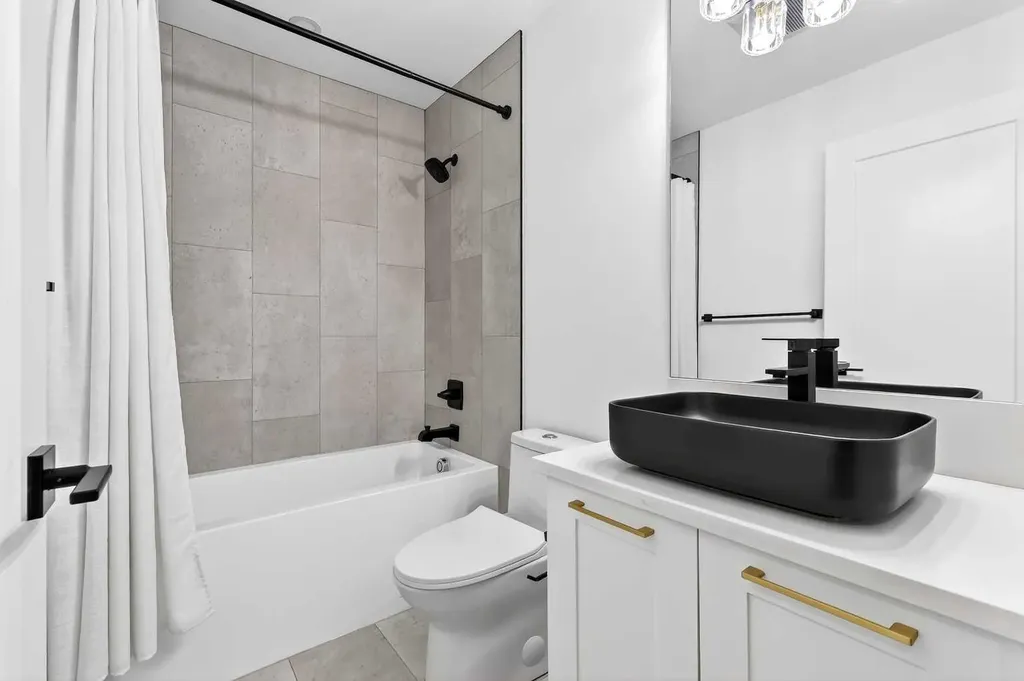 6323 Crowchild Trail SW Calgary AB T3E 5R6