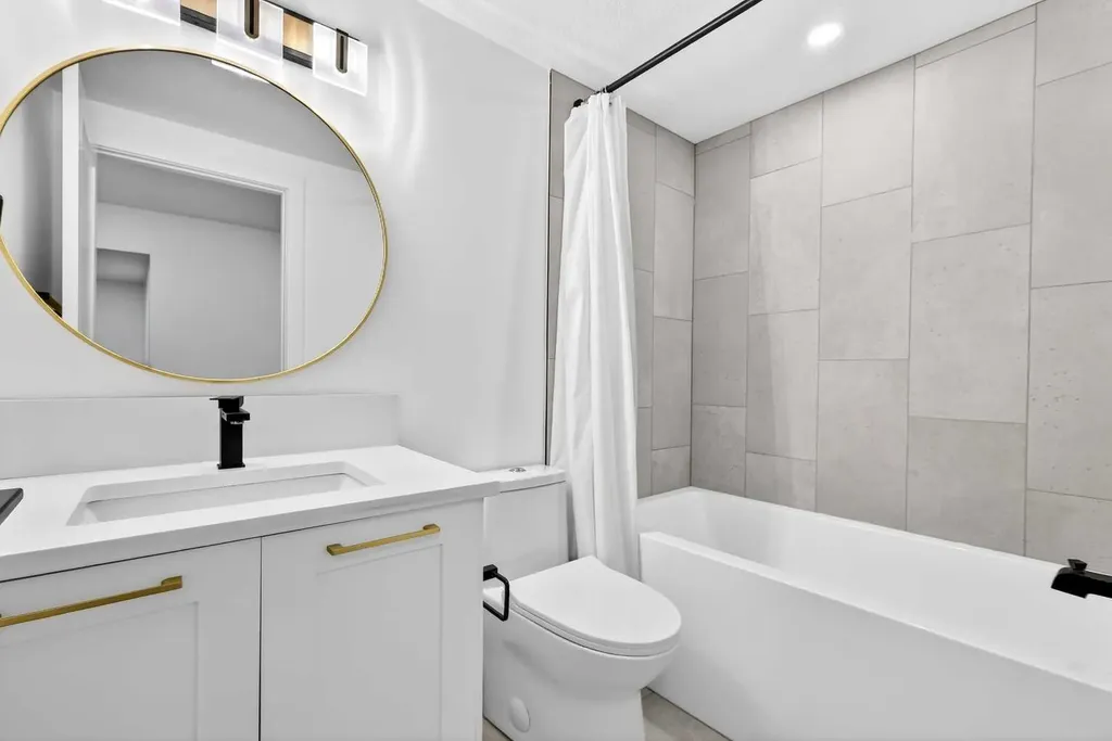 6323 Crowchild Trail SW Calgary AB T3E 5R6