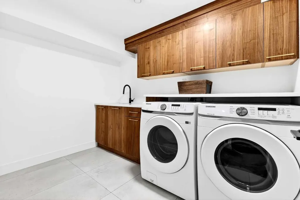 6323 Crowchild Trail SW Calgary AB T3E 5R6