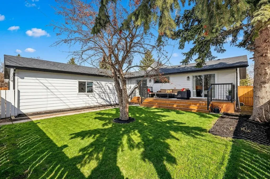 6323 Crowchild Trail SW Calgary AB T3E 5R6