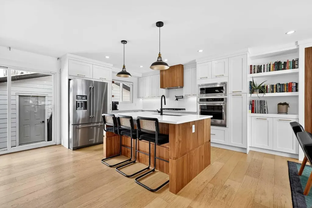 6323 Crowchild Trail SW Calgary AB T3E 5R6