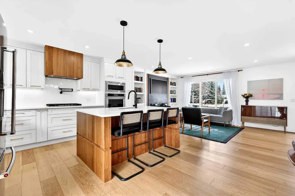 6323 Crowchild Trail SW Calgary AB T3E 5R6