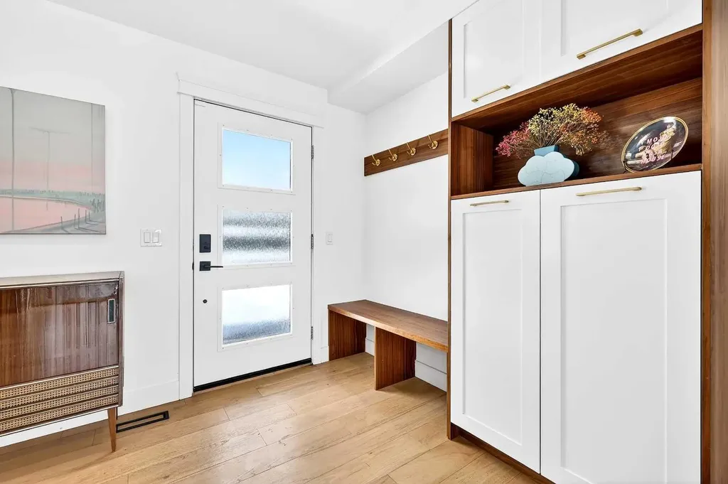 6323 Crowchild Trail SW Calgary AB T3E 5R6