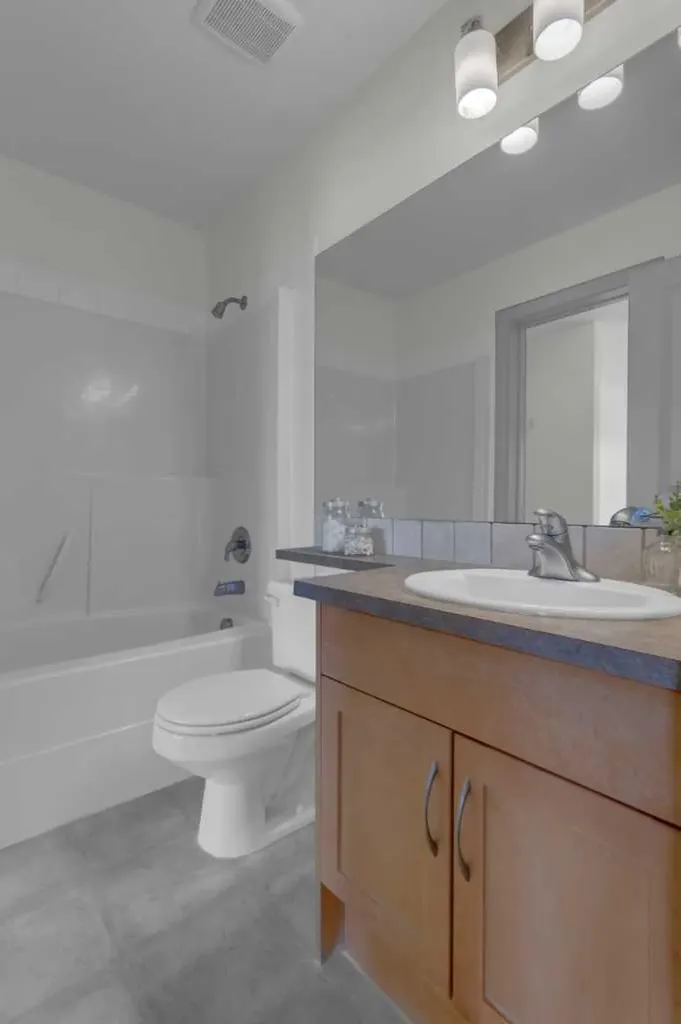 2233 34 Avenue SW Calgary AB T2T 6N2