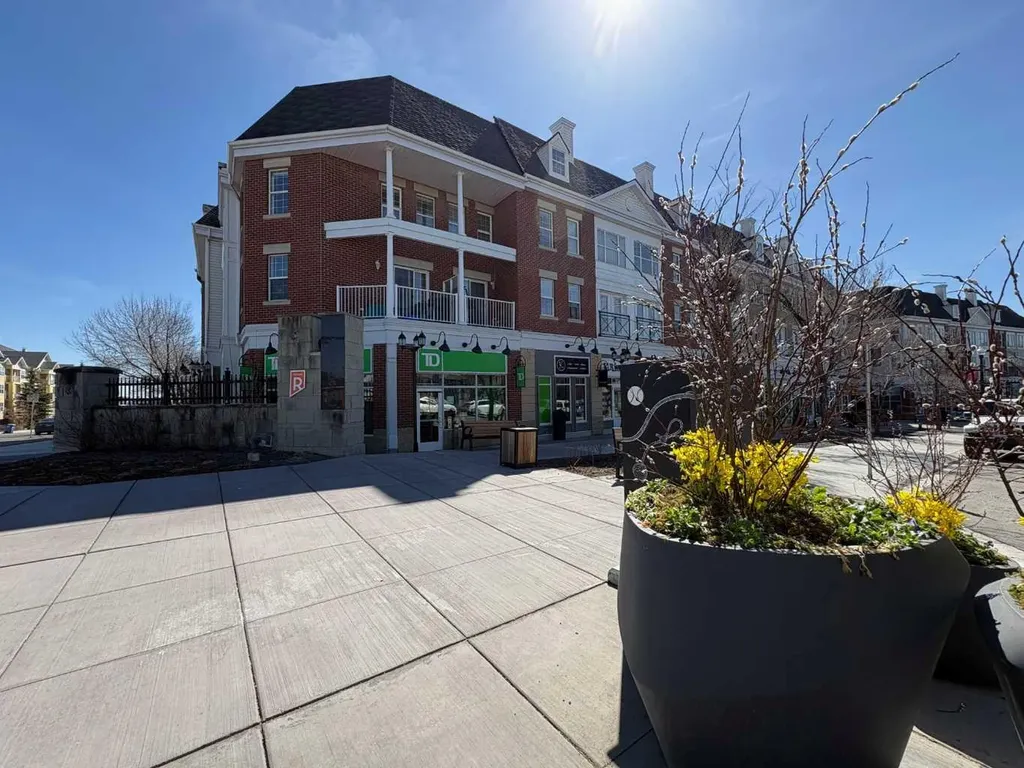 2233 34 Avenue SW Calgary AB T2T 6N2