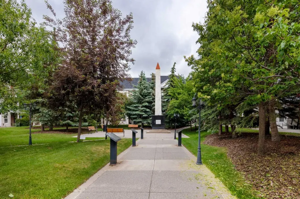 2233 34 Avenue SW Calgary AB T2T 6N2