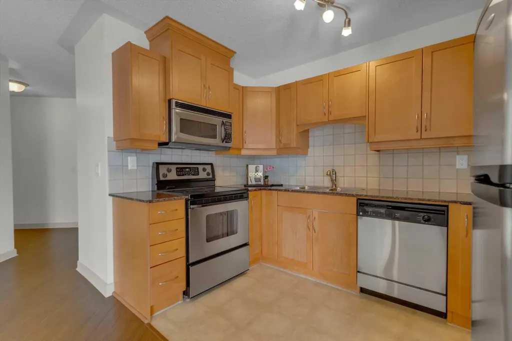 2233 34 Avenue SW Calgary AB T2T 6N2