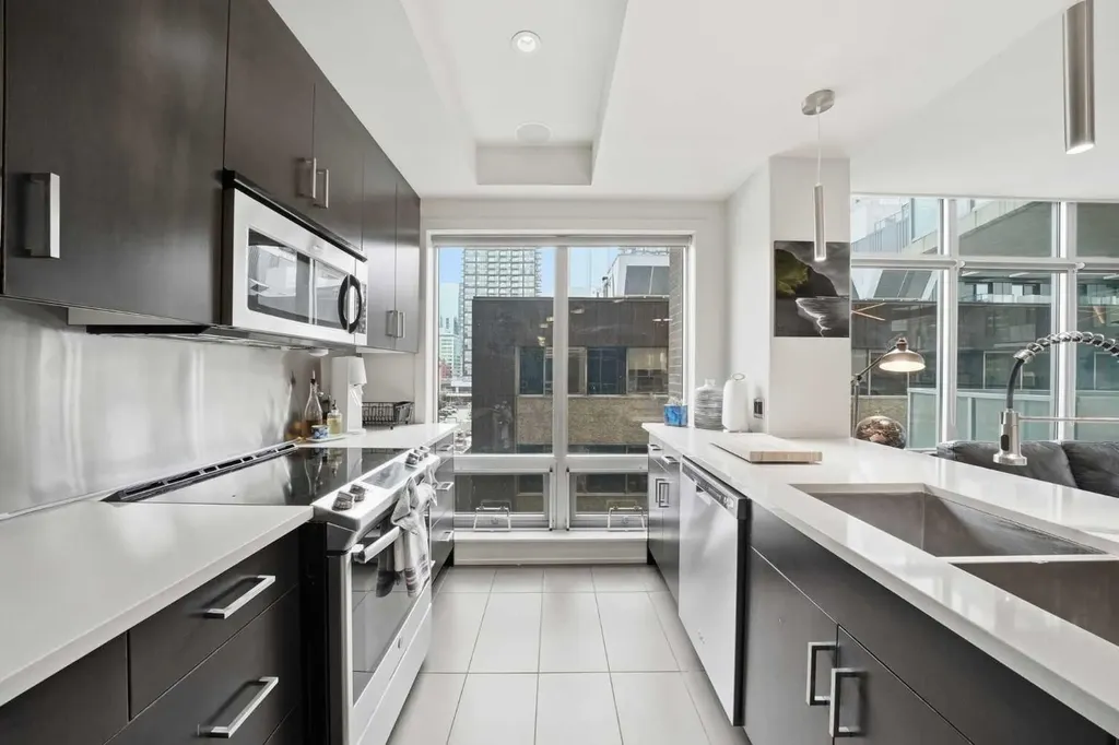 530 12 Avenue SW Calgary AB T2R0B1