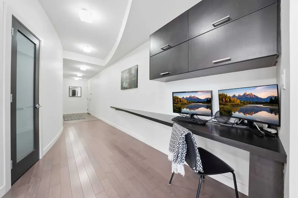 530 12 Avenue SW Calgary AB T2R0B1