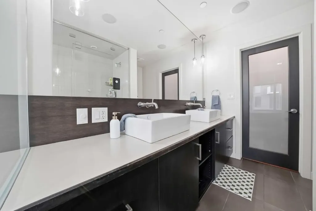530 12 Avenue SW Calgary AB T2R0B1
