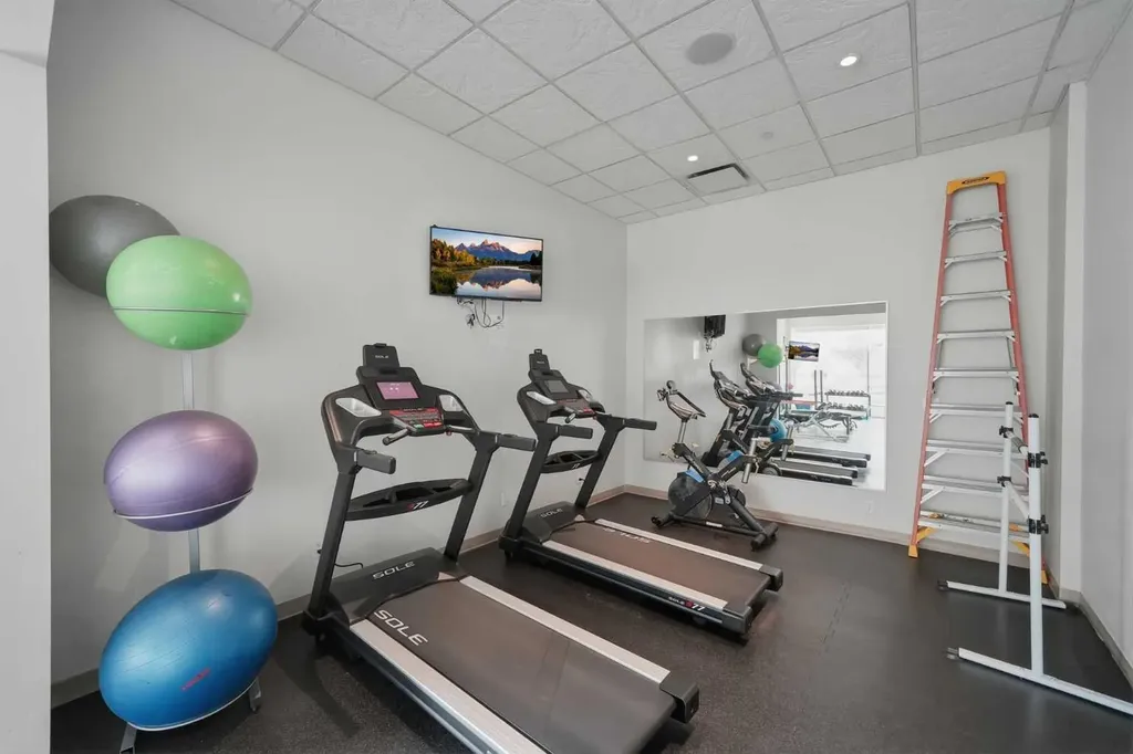 530 12 Avenue SW Calgary AB T2R0B1
