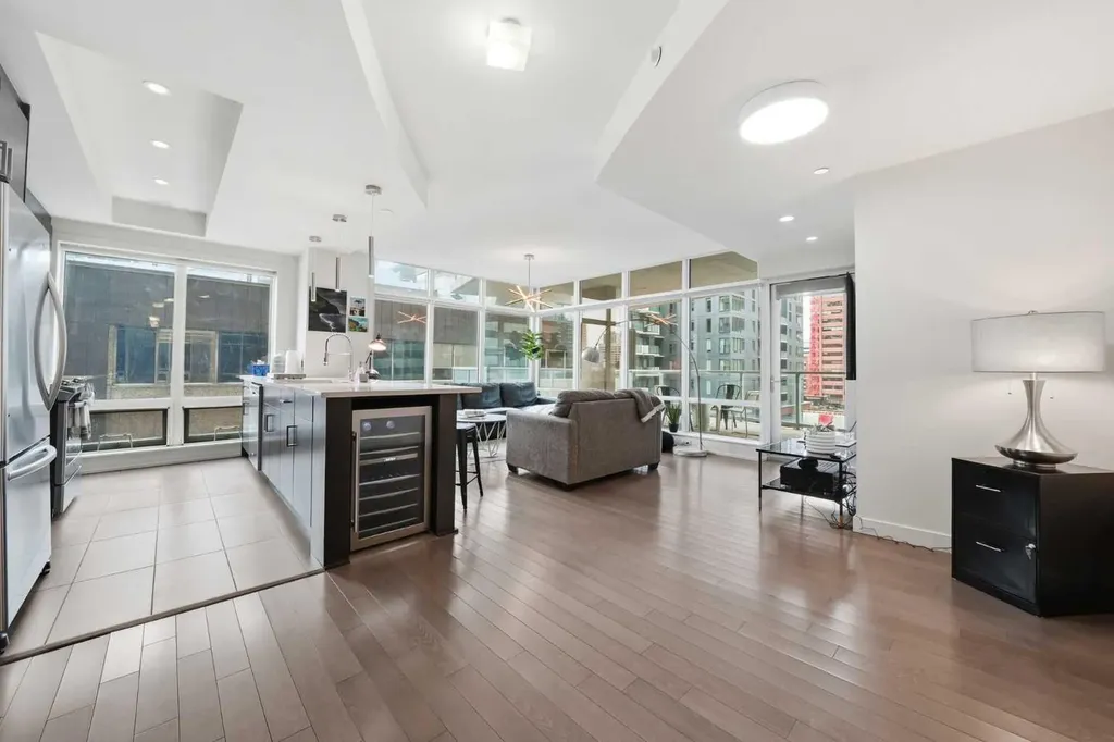 530 12 Avenue SW Calgary AB T2R0B1