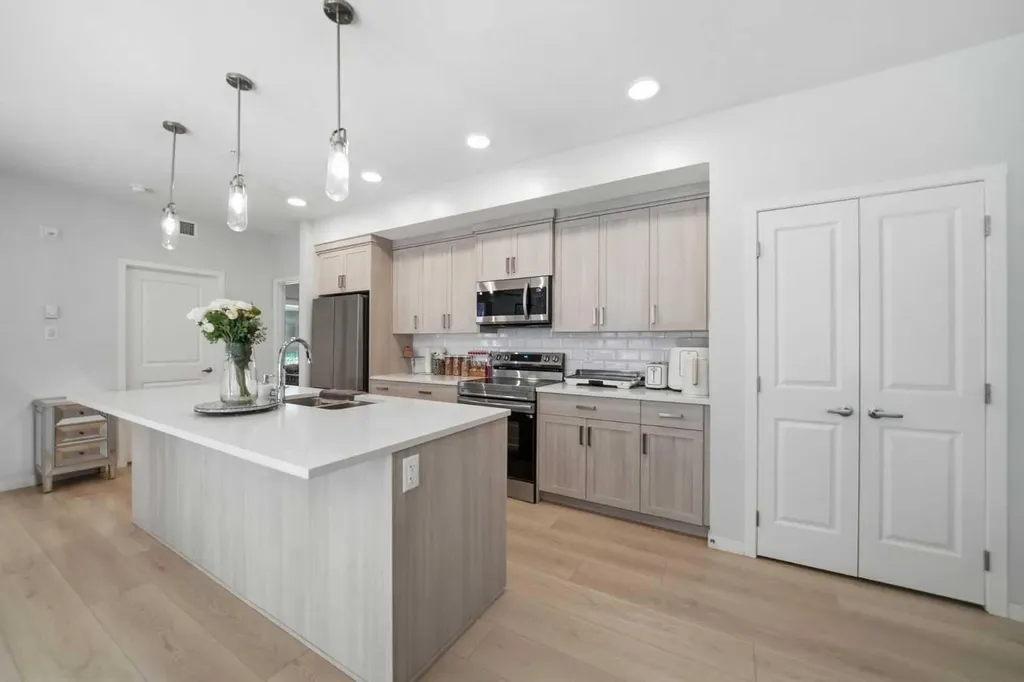 20295 Seton Way SE Calgary AB T3M 3Y7