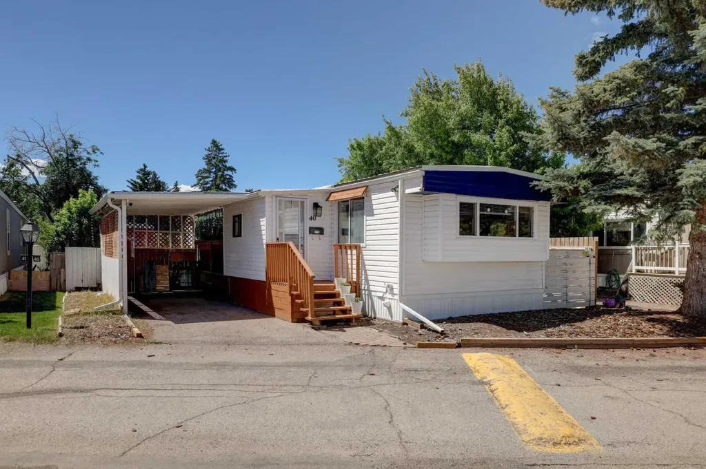 3223 83 Street NW Calgary AB T3B 5M8