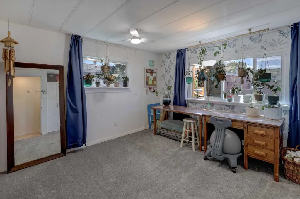 3223 83 Street NW Calgary AB T3B 5M8