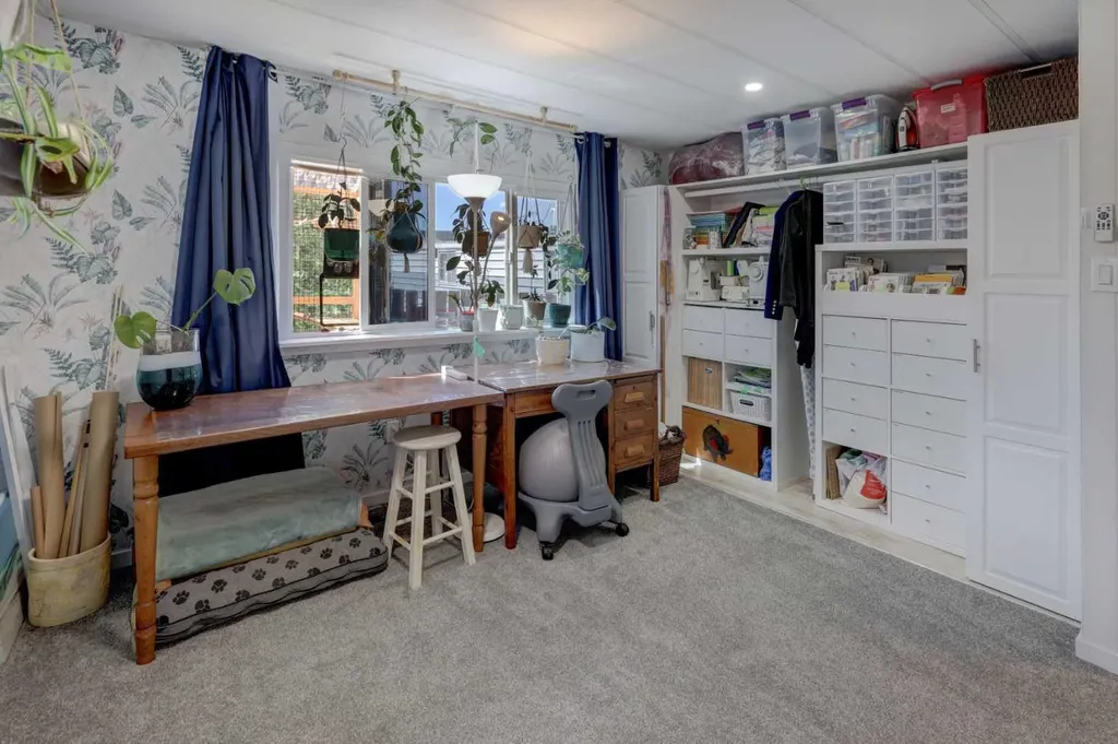 3223 83 Street NW Calgary AB T3B 5M8