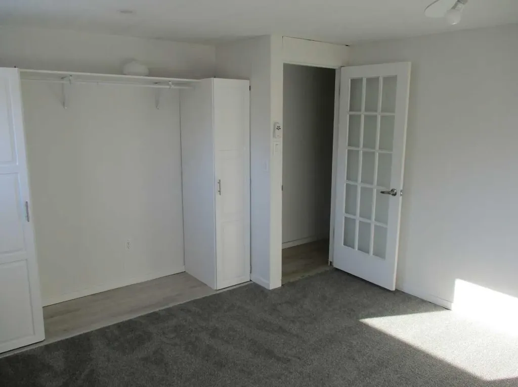 3223 83 Street NW Calgary AB T3B 5M8