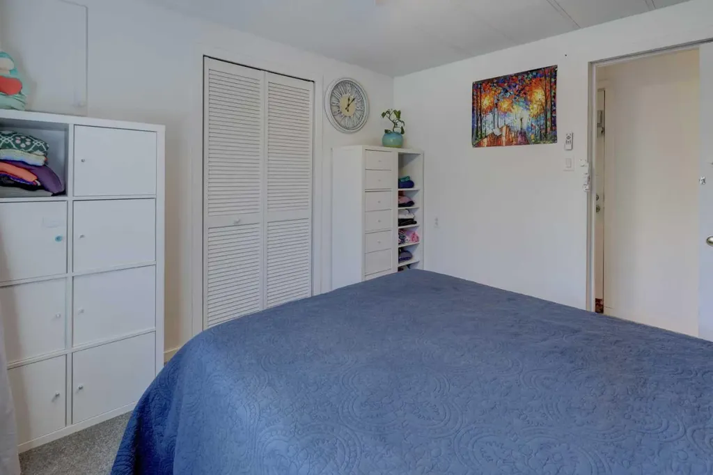 3223 83 Street NW Calgary AB T3B 5M8
