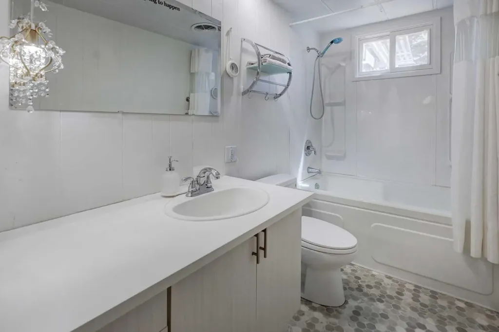 3223 83 Street NW Calgary AB T3B 5M8