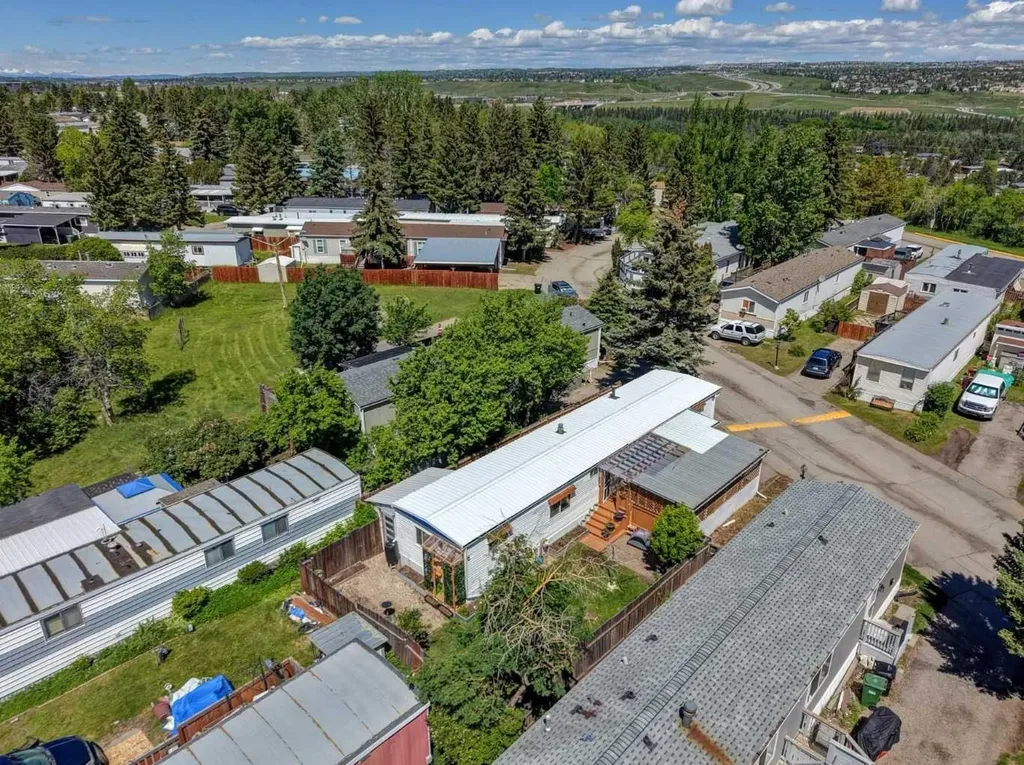 3223 83 Street NW Calgary AB T3B 5M8