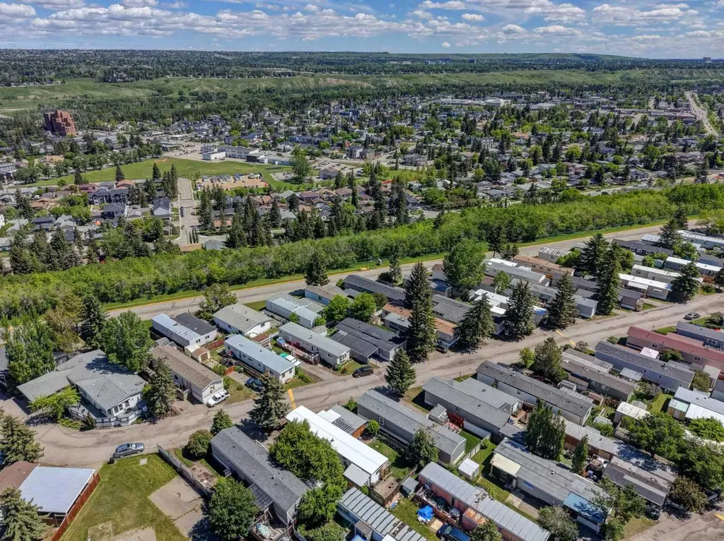 3223 83 Street NW Calgary AB T3B 5M8