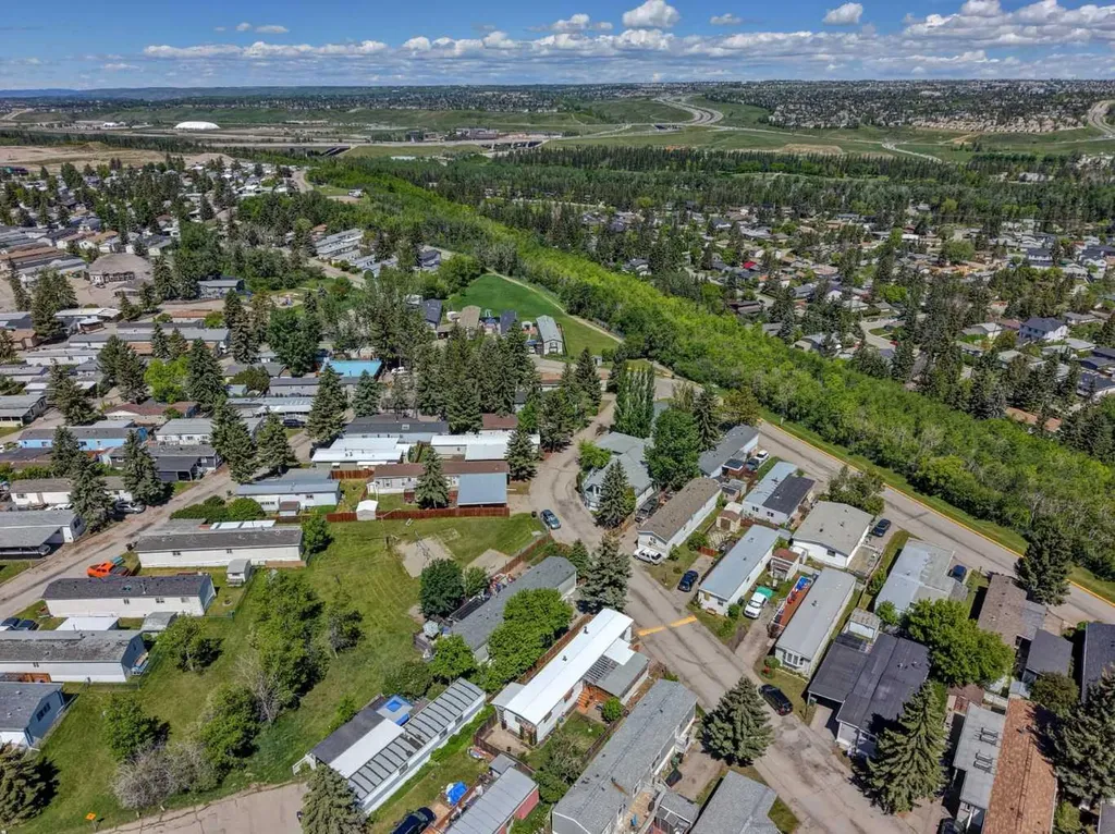 3223 83 Street NW Calgary AB T3B 5M8
