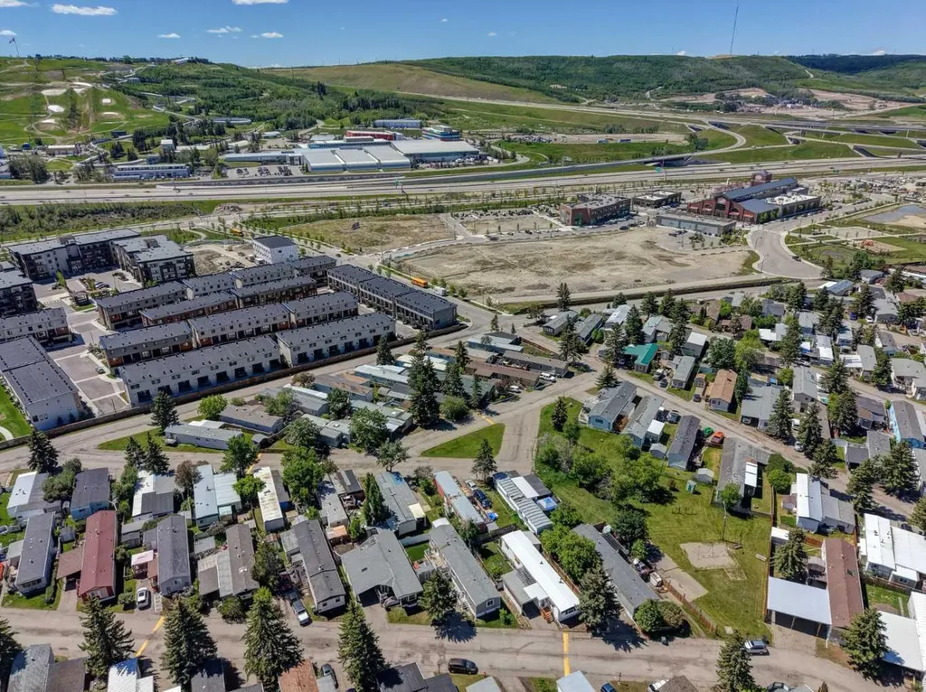 3223 83 Street NW Calgary AB T3B 5M8