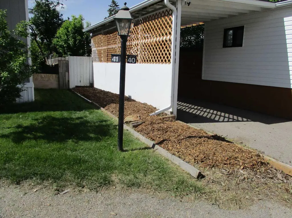 3223 83 Street NW Calgary AB T3B 5M8