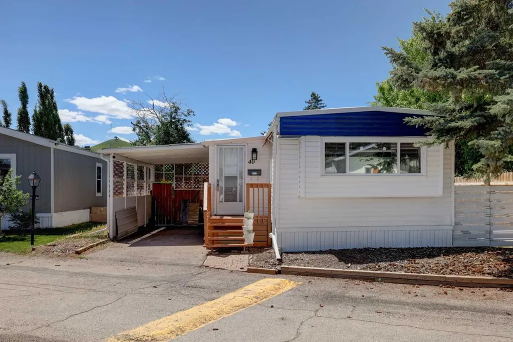 3223 83 Street NW Calgary AB T3B 5M8
