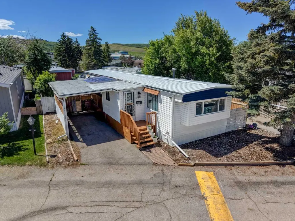 3223 83 Street NW Calgary AB T3B 5M8