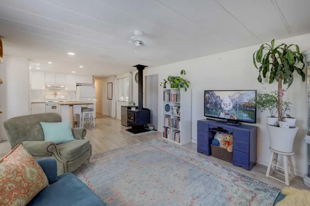 3223 83 Street NW Calgary AB T3B 5M8