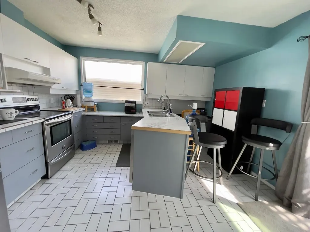 3311 Radcliffe Drive SE Calgary AB T2A 5X3