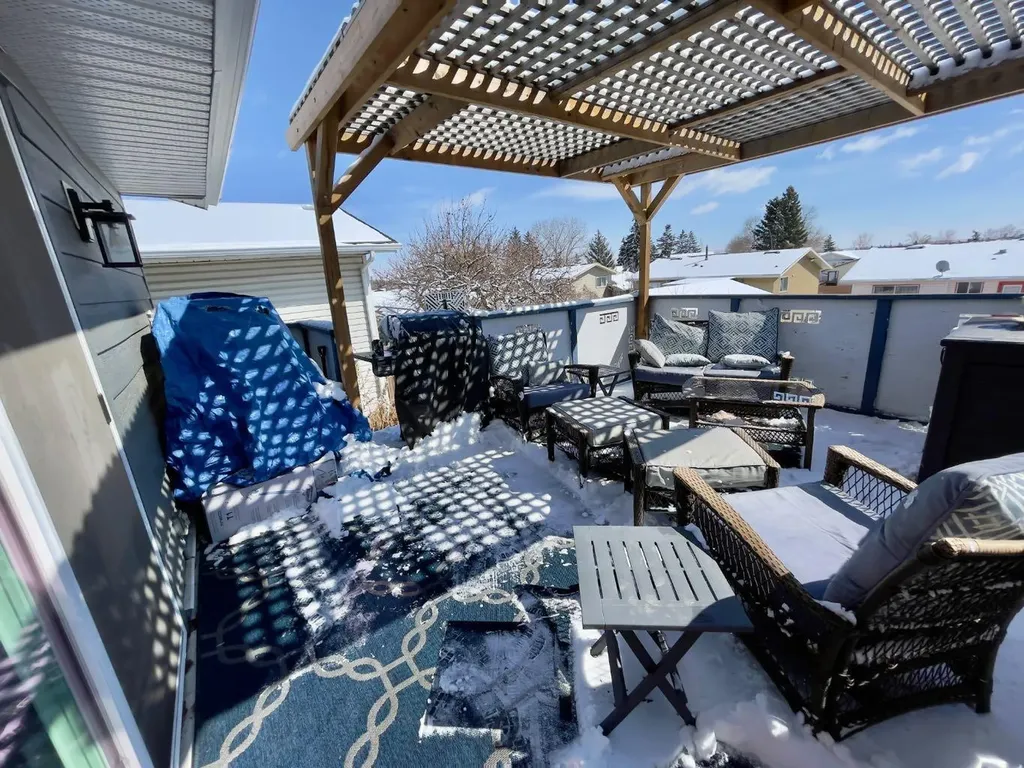3311 Radcliffe Drive SE Calgary AB T2A 5X3
