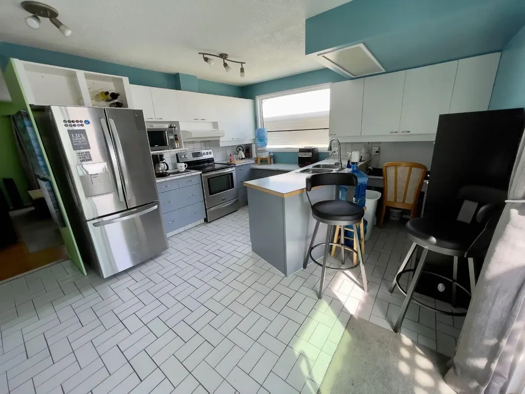 3311 Radcliffe Drive SE Calgary AB T2A 5X3