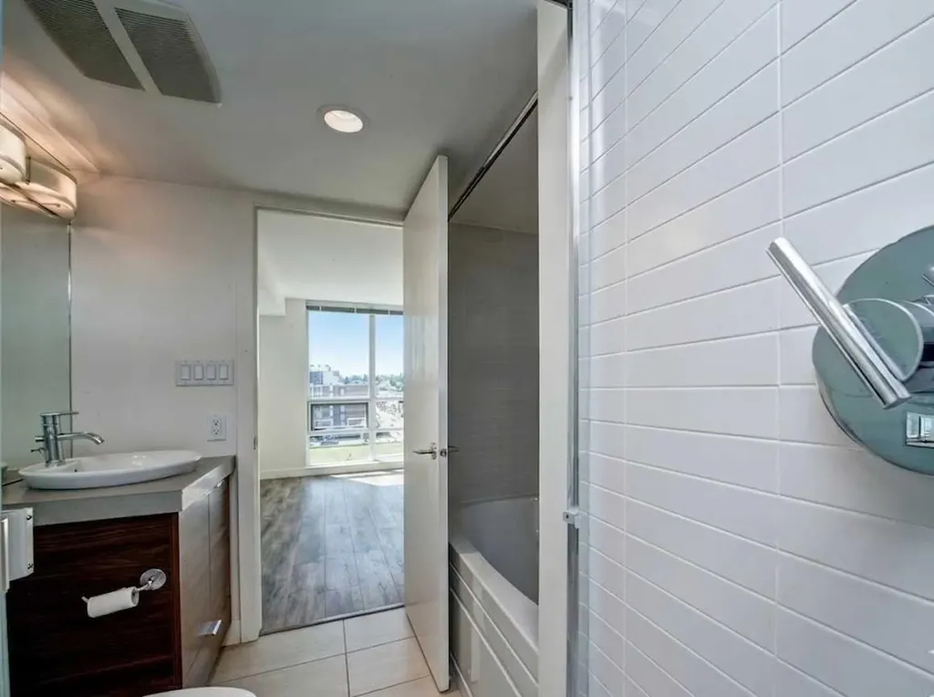 1110 11 Street SW Calgary AB T2R 1S5