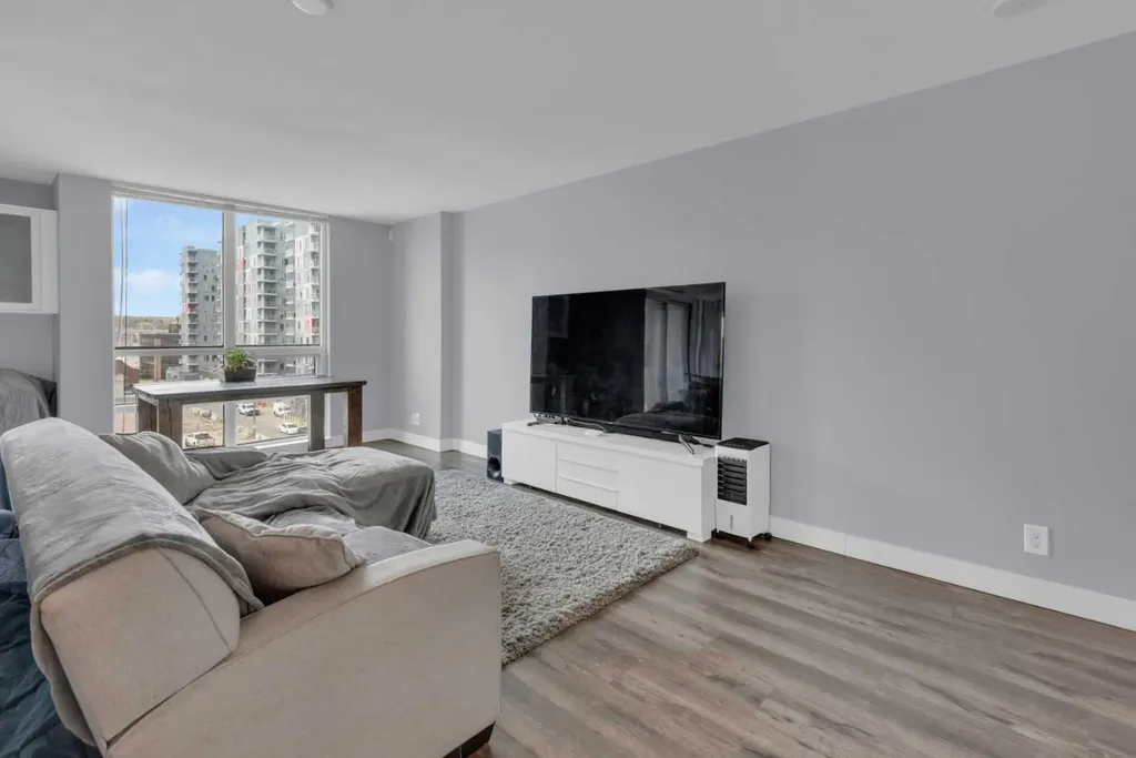 1110 11 Street SW Calgary AB T2R 1S5