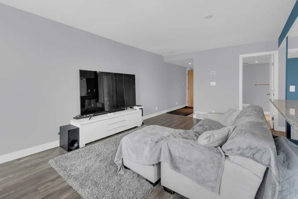 1110 11 Street SW Calgary AB T2R 1S5