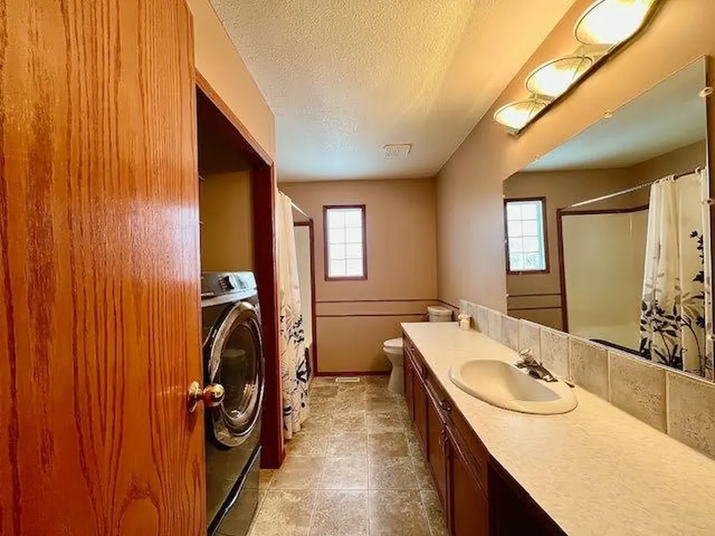 4723 50 Avenue Irma AB T0B 2H0