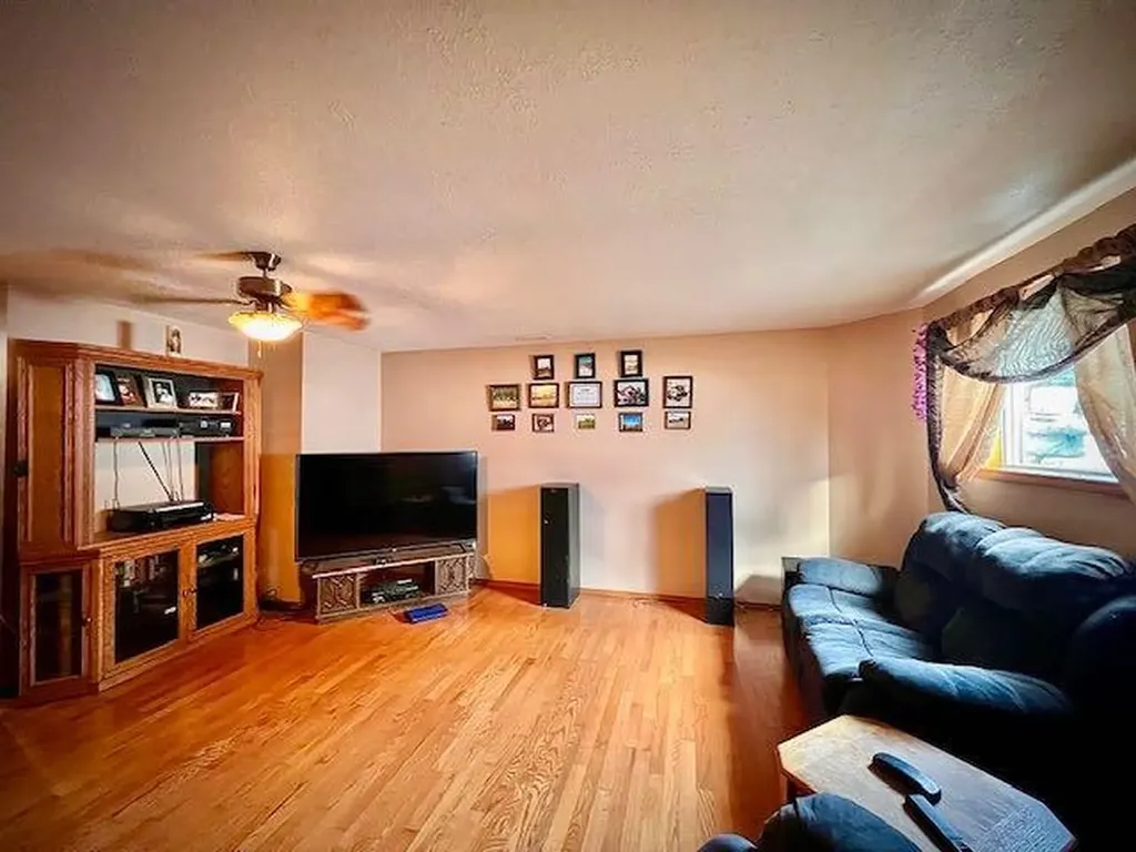 4723 50 Avenue Irma AB T0B 2H0