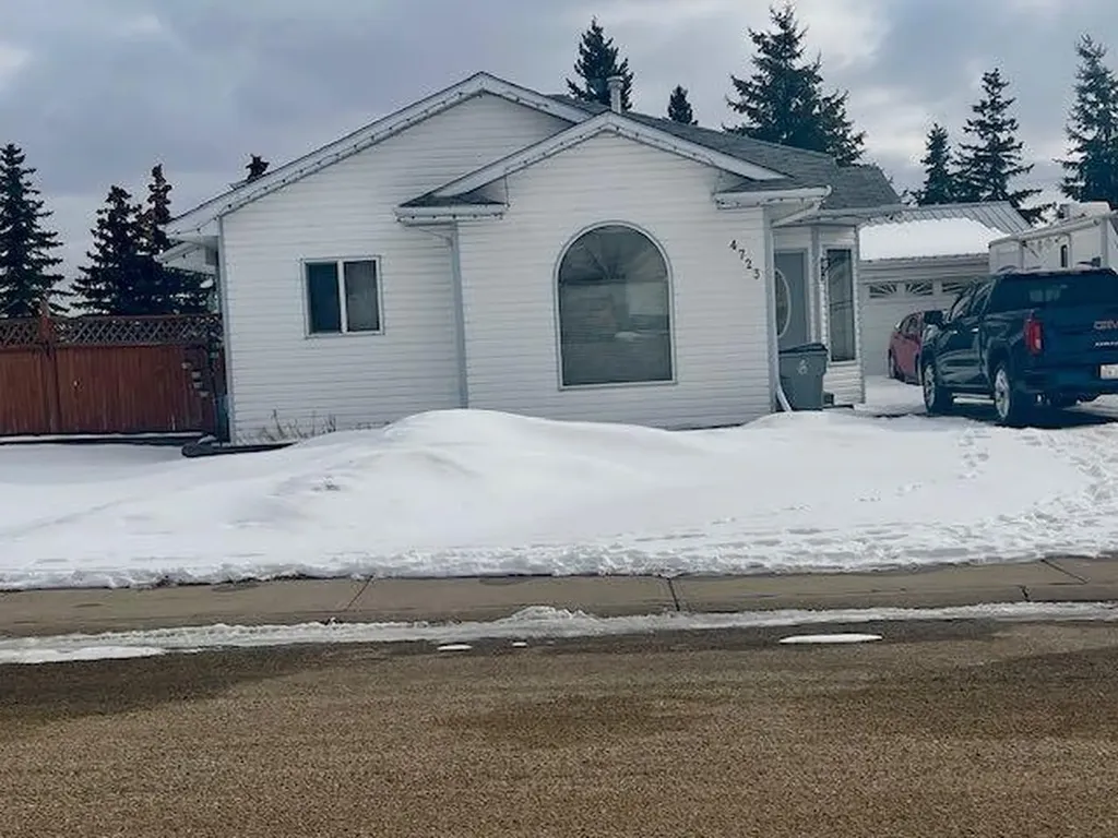 4723 50 Avenue Irma AB T0B 2H0