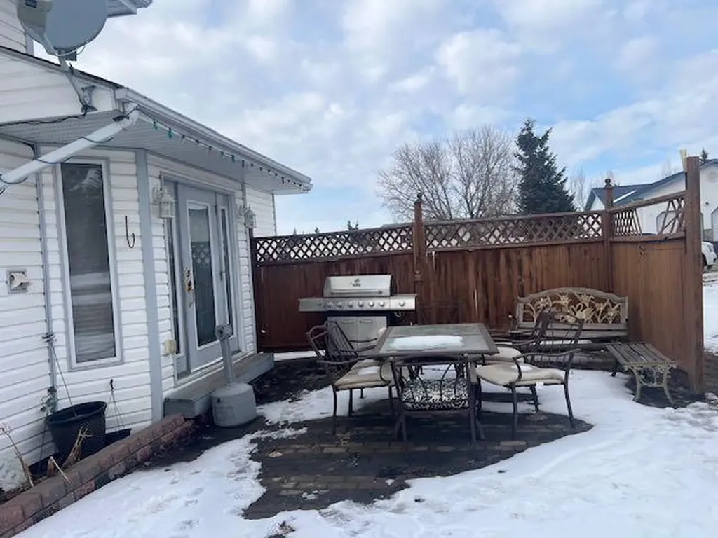 4723 50 Avenue Irma AB T0B 2H0
