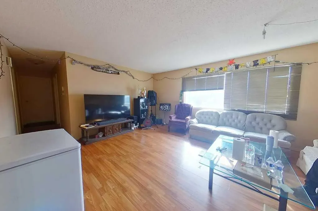 215 Broadway Avenue E Redcliff AB T0J 2P0