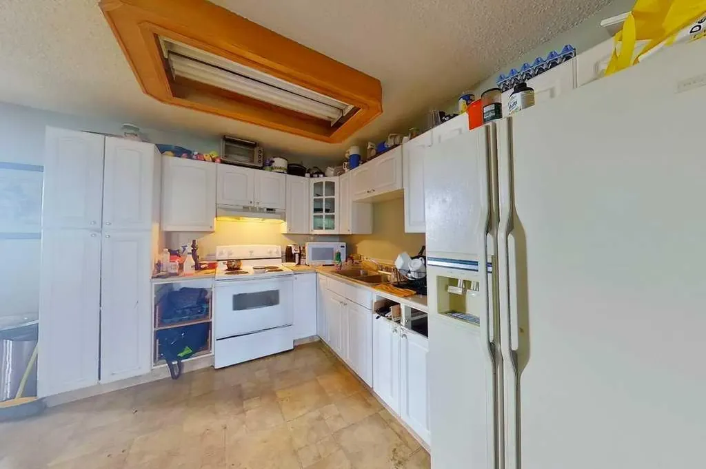 215 Broadway Avenue E Redcliff AB T0J 2P0